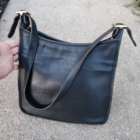 Coach Handbags - Coach Vtg. Andrea Slim Hobo bag 9073Black Leather Shoulder Bag